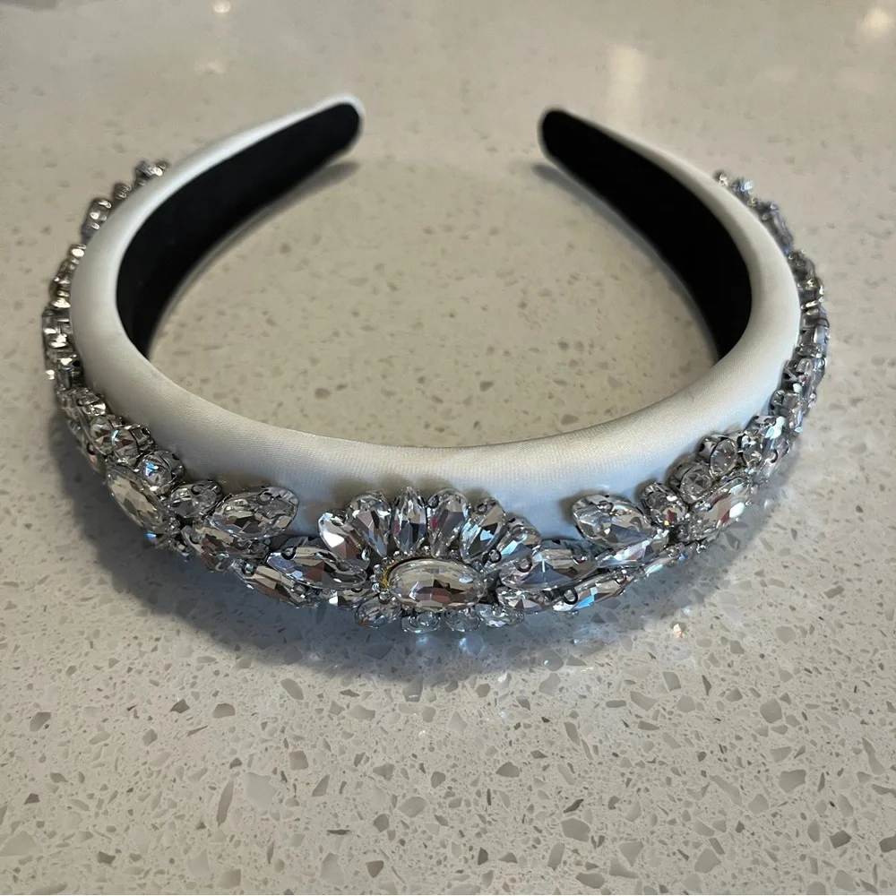 Wedding style silver Headband‎ With Gemstones, Fashionable And Elegant hair